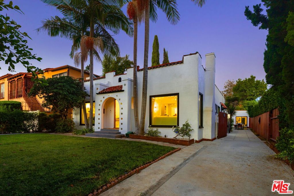 722 N La Jolla Avenue