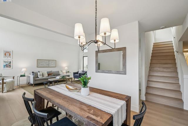 101 Carob Ln, Alameda CA: https://media.crmls.org/mediaz/aea3b85c-bf8d-4b75-9e65-a7a65a604e99.jpg