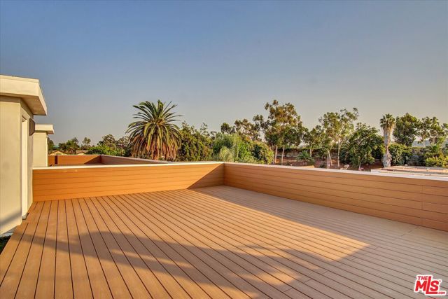 2419 S Cochran Avenue, Los Angeles CA: https://media.crmls.org/mediaz/aea3f000-9bf4-4760-bef7-520077fae7b8.jpg