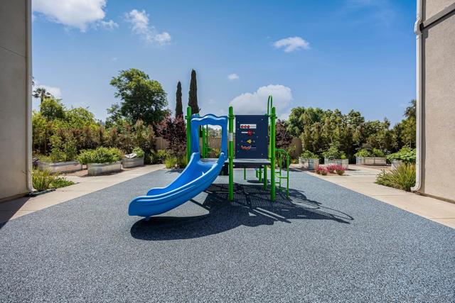 8383 Yellowstone St, Lemon Grove CA: https://media.crmls.org/mediaz/aea40887-e609-46d0-bd98-21621cb9fc06.jpg
