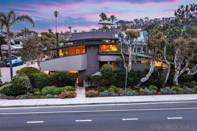203 23rd St, Del Mar CA: https://media.crmls.org/mediaz/aea4ffc5-325d-442b-958b-5a22bf194433.jpg