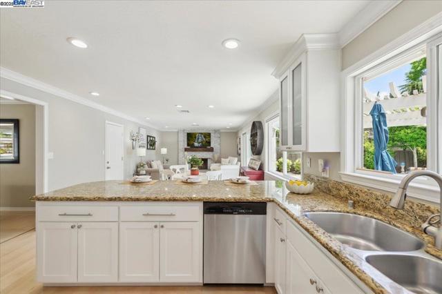 5204 Hummingbird Rd, Pleasanton CA: https://media.crmls.org/mediaz/aea56b9e-40a7-4cf7-a611-0a8133bb1f2d.jpg