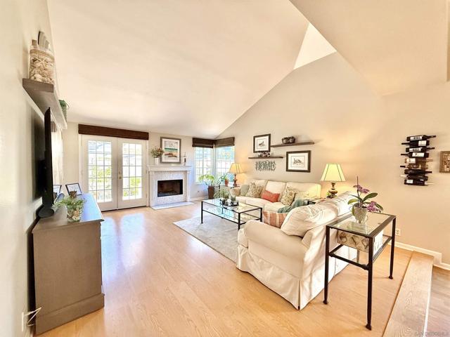 543 Rockport Ct, Encinitas CA: https://media.crmls.org/mediaz/aea5a37c-0710-45a0-8ed1-0a1248f9844d.jpg