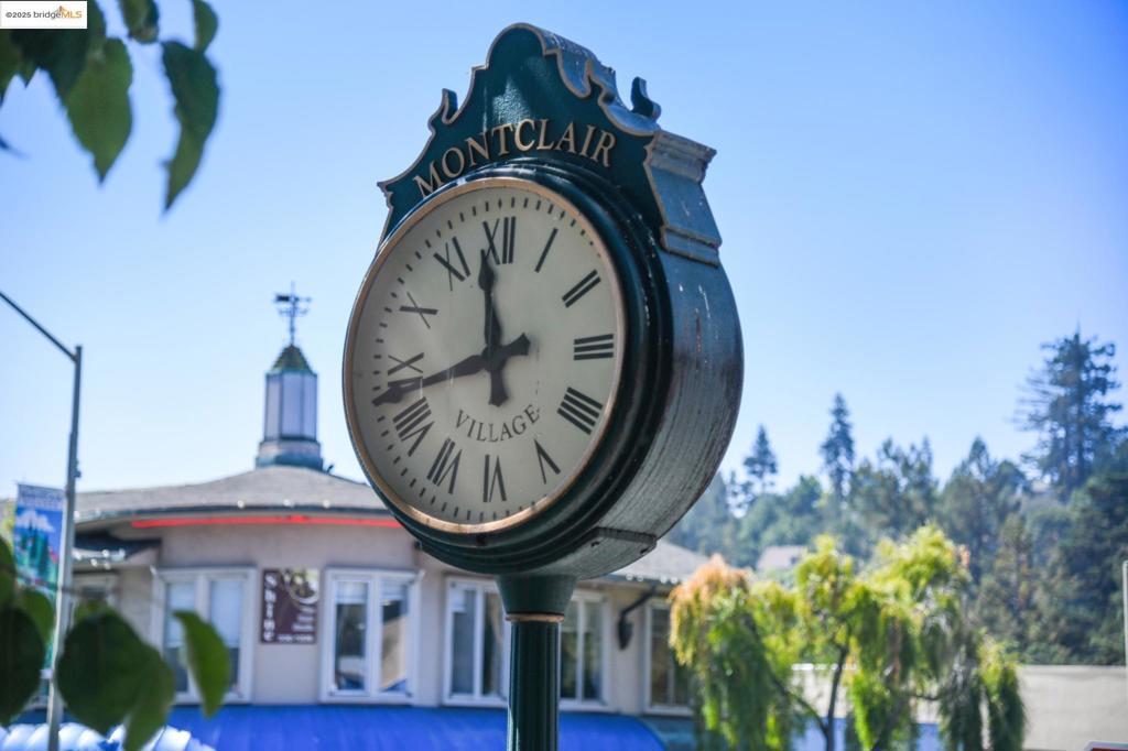 https://media.crmls.org/mediaz/aea5ad2a-480b-4c73-8432-a72a00829b28.jpg?preset=X-Large