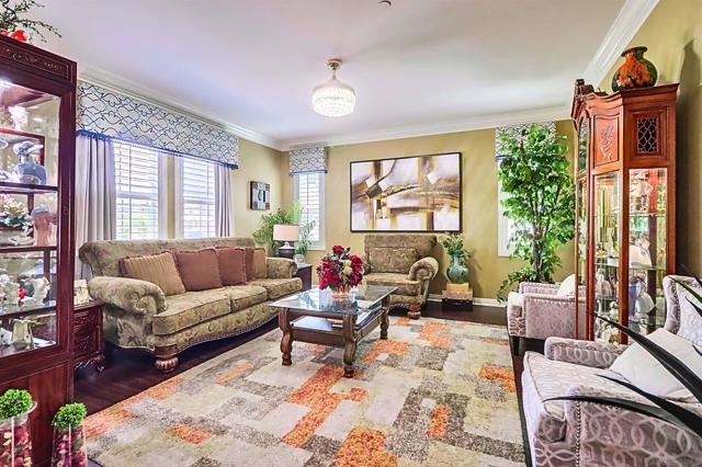 466 Agua Vista Dr, Chula Vista CA: https://media.crmls.org/mediaz/aea5fa52-ddbf-4ff6-8a16-9c4ef1239781.jpg