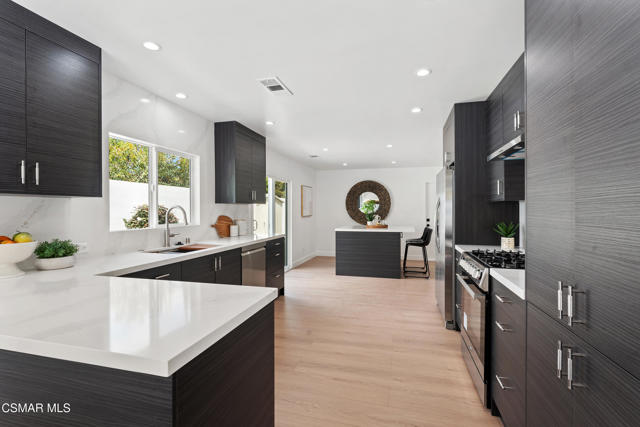 1161 Triunfo Canyon Road, Westlake Village CA: https://media.crmls.org/mediaz/aea68242-706b-4bd8-aeaa-18e60d4c7371.jpg