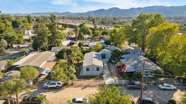 33615 Orange Street, Wildomar CA: https://media.crmls.org/mediaz/aea696a6-9c59-45f3-a2c8-4e62f15ab899.jpg