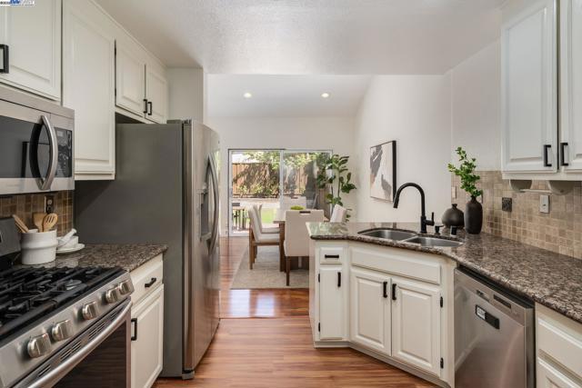 44930 Lynx Dr, Fremont CA: https://media.crmls.org/mediaz/aea6ac66-cc27-4923-8bda-cb889cbd7923.jpg