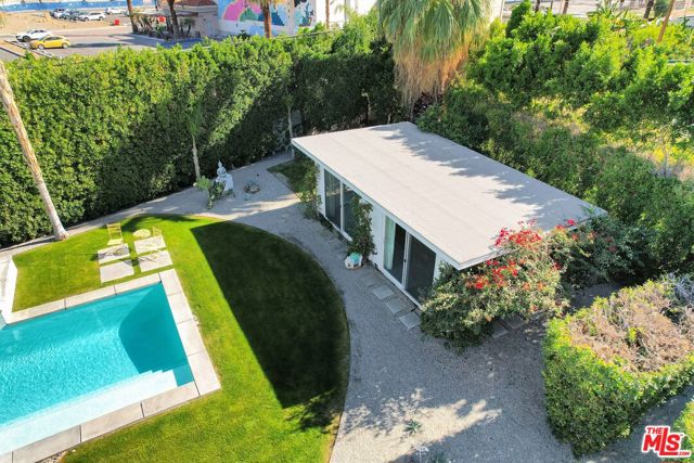2235 E Paseo Gracia, Palm Springs CA: https://media.crmls.org/mediaz/aea6f860-819d-4408-98ab-f7da8ec11a8f.jpg