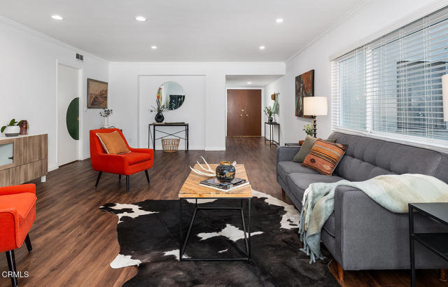 Detail Gallery Image 6 of 27 For 385 S Oakland Ave #205,  Pasadena,  CA 91101 - 3 Beds | 2 Baths