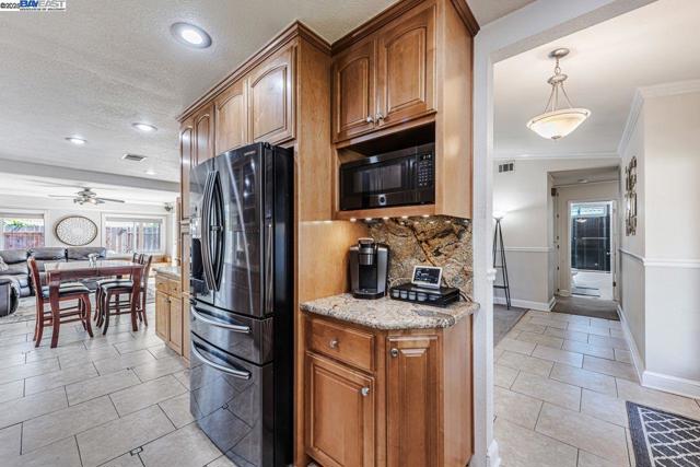 4318 Ellen Way, Union City CA: https://media.crmls.org/mediaz/aea79956-4c2c-408d-811b-df26229084ef.jpg