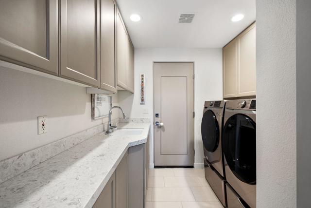 502 Desert Holly Drive, Palm Desert CA: https://media.crmls.org/mediaz/aea7bd1b-e46d-445d-a547-edc55ddd1ecc.jpg