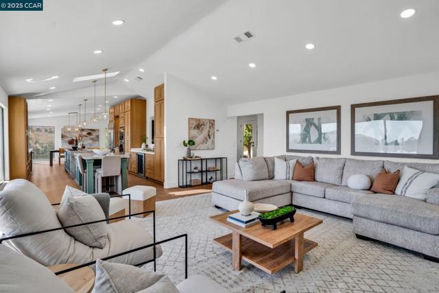 5505 Old School Rd, Pleasanton CA: https://media.crmls.org/mediaz/aea7be0c-f8bb-473c-abc2-246b5bf2eff5.jpg