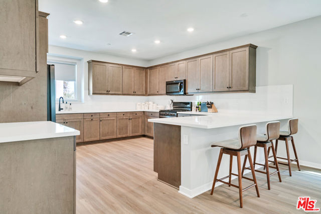 515 Daniel Freeman Circle, Inglewood CA: https://media.crmls.org/mediaz/aea7cae8-2d88-4647-b914-0958f925d9ed.jpg