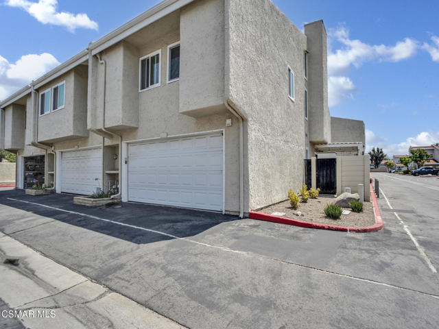 1938 Stow Street, Simi Valley CA: https://media.crmls.org/mediaz/aea7ed8f-b565-48c2-9ae6-8ab1d62f31db.jpg