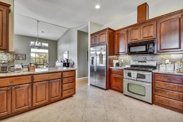 525 Heatherwood Estates Drive, Hollister CA: https://media.crmls.org/mediaz/aea8a0b1-a688-4011-97e4-018f2506b13b.jpg