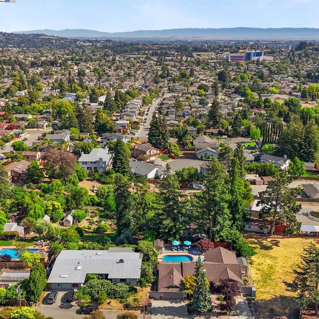 18767 Lamson Rd, Castro Valley CA: https://media.crmls.org/mediaz/aea8a7e9-07d4-4cce-9d50-546a66888466.jpg