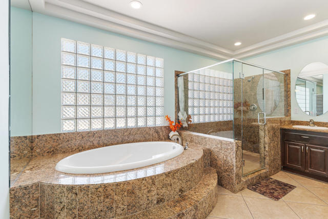 32100 Whispering Palms Trail, Cathedral City CA: https://media.crmls.org/mediaz/aea8e48e-871b-486d-83a8-c952ce49ec6f.jpg