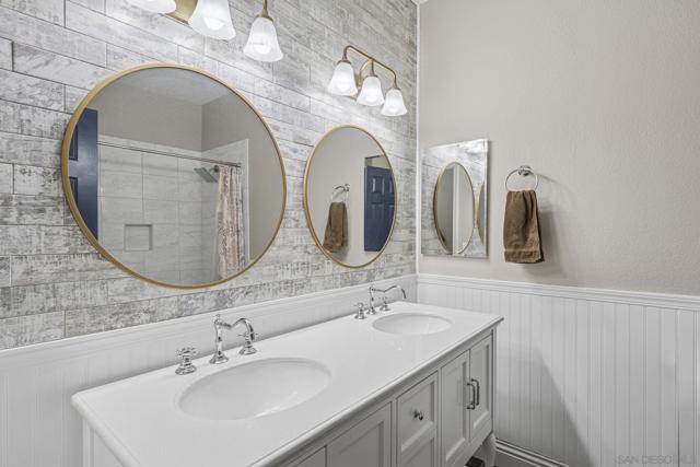 1198 Gazania Ct, San Marcos CA: https://media.crmls.org/mediaz/aea90d86-1940-4e01-ae70-b1019c59a603.jpg