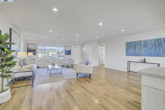 215 Isleton Ave, Oakland CA: https://media.crmls.org/mediaz/aea945f7-9660-46be-b485-ef6e19250a63.jpg
