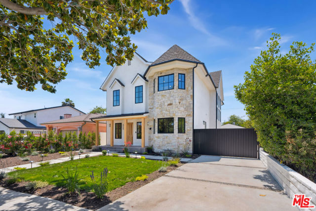 4949 Sancola Avenue, Toluca Lake CA: https://media.crmls.org/mediaz/aea95e9c-c627-4067-86f5-1e250c615b3e.jpg