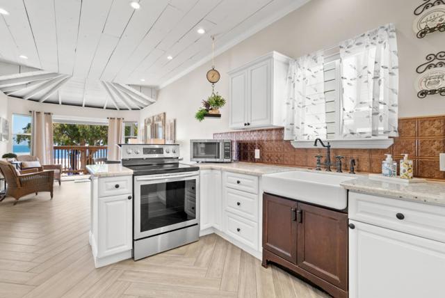 2727 E Cliff Drive, Santa Cruz CA: https://media.crmls.org/mediaz/aea99287-8384-455e-98c6-accfcde2d4a2.jpg