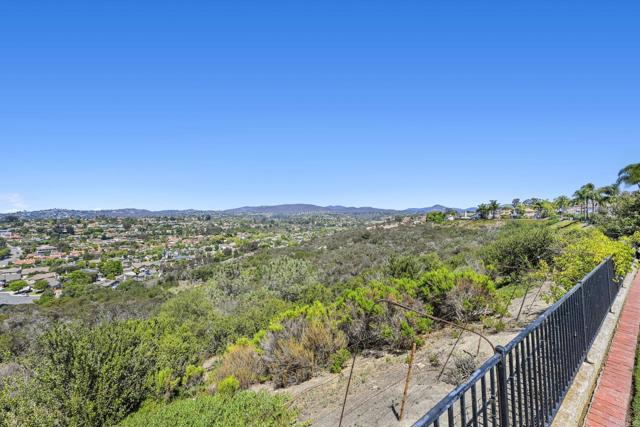 Detail Gallery Image 11 of 59 For 825 Robert Ln, Encinitas,  CA 92024 - 4 Beds | 3 Baths