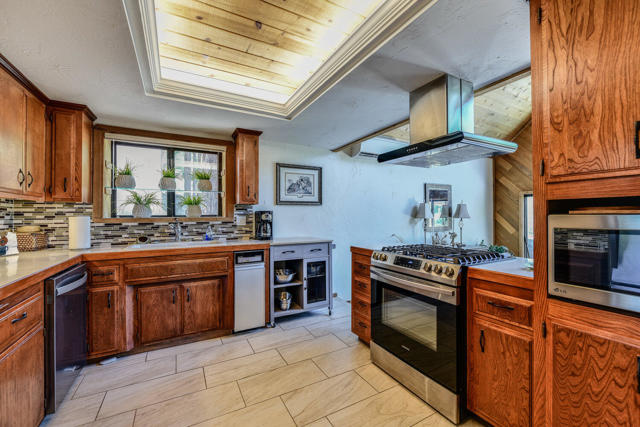 24873 Ponderosa Drive, Idyllwild CA: https://media.crmls.org/mediaz/aeaac387-f430-4330-abf4-1986341f6159.jpg