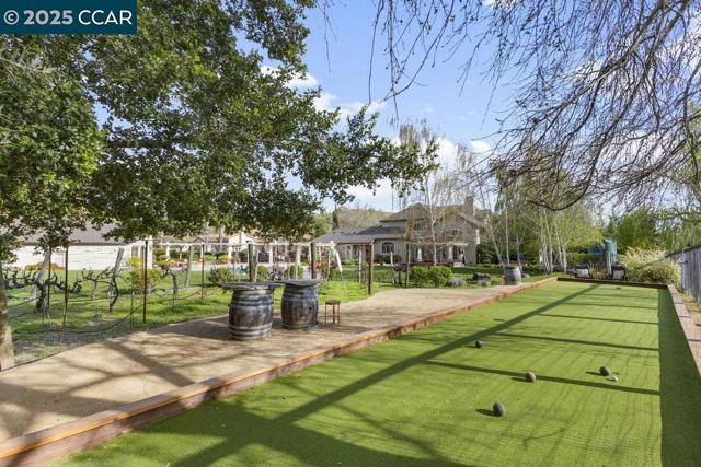 21 Meadow Lake Dr, Danville CA: https://media.crmls.org/mediaz/aeaafc25-b88b-4aca-b321-78ef1c1fafbe.jpg