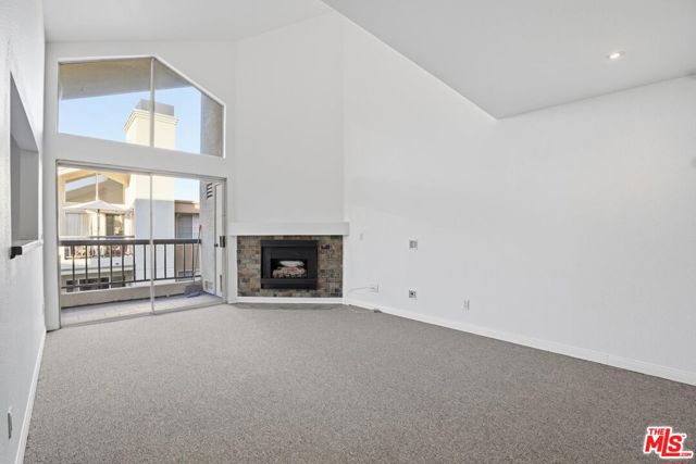 5530 Owensmouth Avenue, Woodland Hills CA: https://media.crmls.org/mediaz/aeab21be-ae01-4e21-b4d1-ce4396481635.jpg