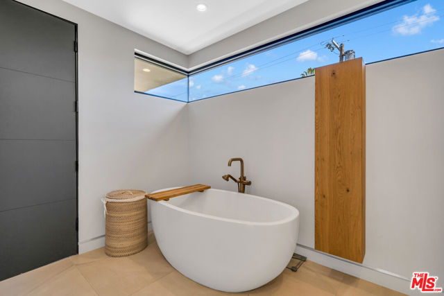 108 N Edinburgh Avenue, Los Angeles CA: https://media.crmls.org/mediaz/aeab70ea-baa0-4a10-a8aa-a6e76ac2bcab.jpg