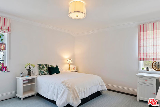 10428 Wyton Drive, Los Angeles CA: https://media.crmls.org/mediaz/aeabb5ee-390b-4cb8-bd9c-cf2faf34ff2c.jpg