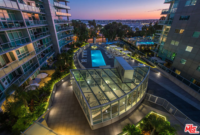 13600 Marina Pointe Drive, Marina del Rey CA: https://media.crmls.org/mediaz/aeac48f6-31b1-425d-b8f6-0c0cff6285be.jpg