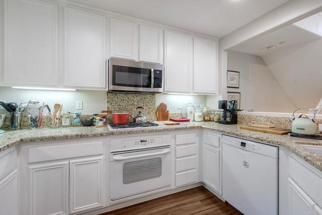 Detail Gallery Image 13 of 38 For 40238 Rosewell Ct, Temecula,  CA 92591 - 2 Beds | 2/1 Baths