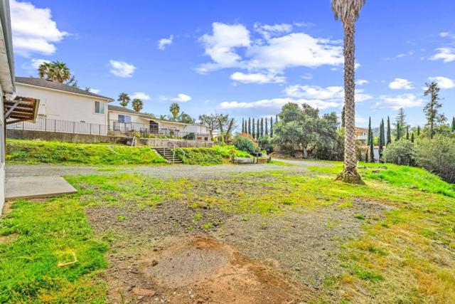 2363 Pleasant Acres Drive, San Jose CA: https://media.crmls.org/mediaz/aead436f-118c-47ae-b14c-27aff71e679b.jpg