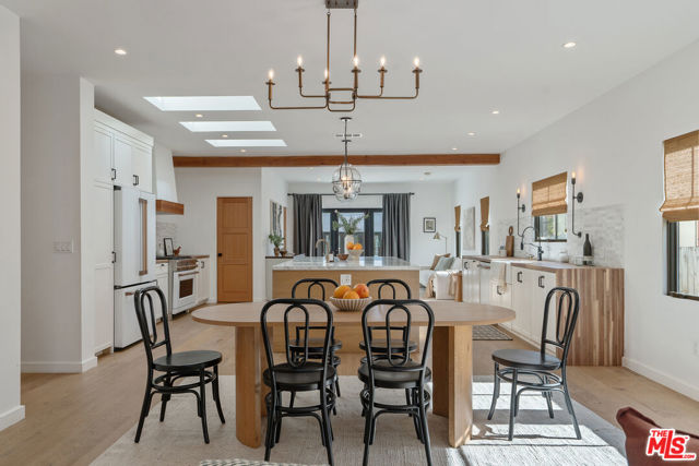 1280 S Sycamore Avenue, Los Angeles CA: https://media.crmls.org/mediaz/aead4ef8-906e-4e5a-a880-6948ac21f272.jpg