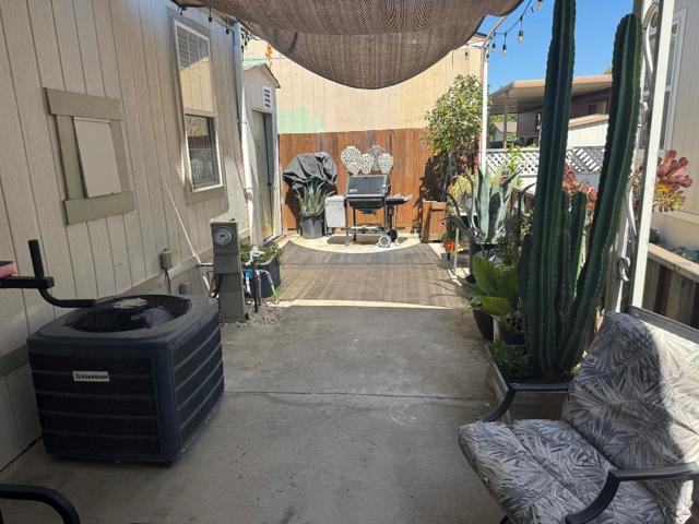 500 W 10th Street, Gilroy CA: https://media.crmls.org/mediaz/aead7072-3481-4f0c-b0f2-d0c9ede1b0bd.jpg