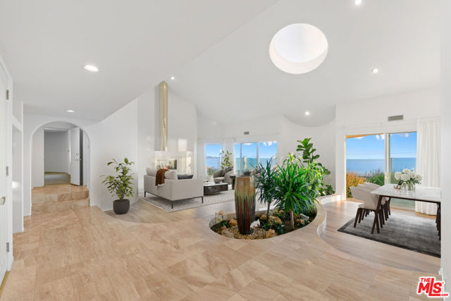 32215 Pacific Coast Highway, Malibu CA: https://media.crmls.org/mediaz/aead9b0c-d345-4b99-a068-c478299c5df5.jpg