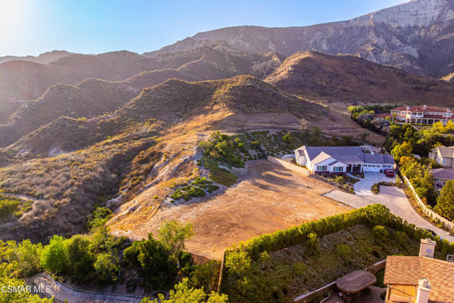 4221 Goldstone Lane, Simi Valley CA: https://media.crmls.org/mediaz/aeae3976-daa9-4777-8023-f4cc5392a89e.jpg