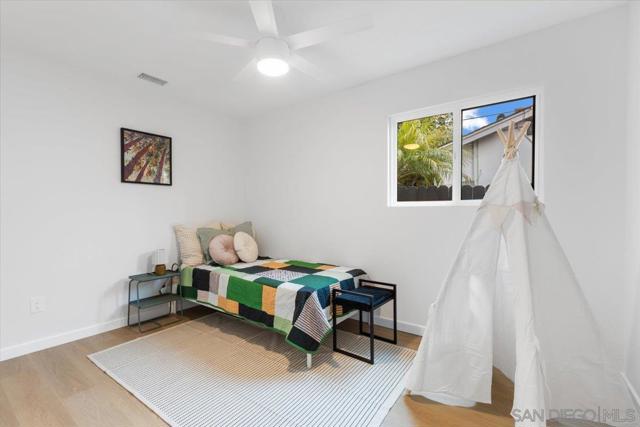 1211 California St, Imperial Beach CA: https://media.crmls.org/mediaz/aeae772c-b435-4c16-aa11-863b2d0d7a6a.jpg