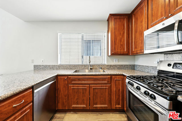 1211 S Shenandoah Street, Los Angeles CA: https://media.crmls.org/mediaz/aeaedb46-12e3-4812-8fcb-2456b5d0a711.jpg