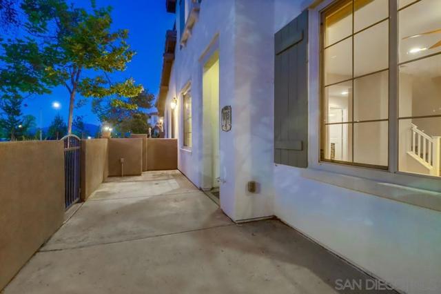 1715 Rolling Water Dr, Chula Vista CA: https://media.crmls.org/mediaz/aeaf3843-524e-4a3b-afce-c654bb7d784b.jpg