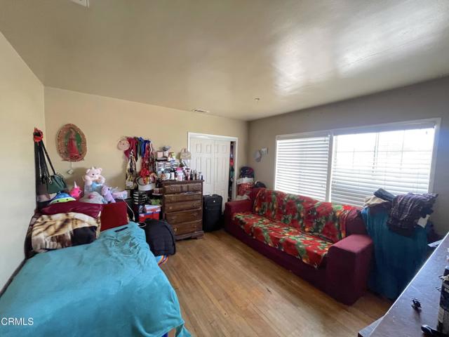 136 S Roosevelt Avenue, Oxnard CA: https://media.crmls.org/mediaz/aeafd99a-0e84-4d83-8db3-005d9a2f0f73.jpg