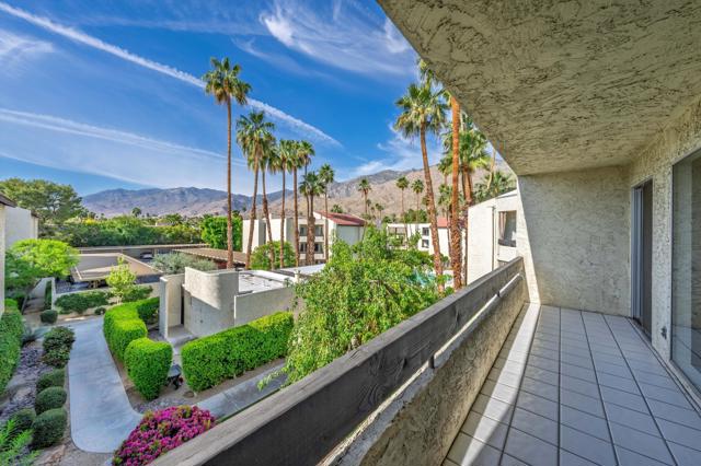 1552 S Camino Real, Palm Springs CA: https://media.crmls.org/mediaz/aeaff836-ccff-4292-ac91-ee398630d4e8.jpg