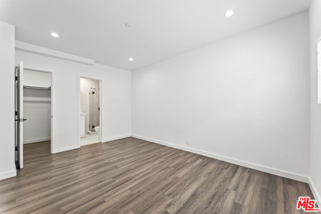 1254 9th Street, Santa Monica CA: https://media.crmls.org/mediaz/aeb01a14-ca26-4520-a2da-bf69fd1754e0.jpg