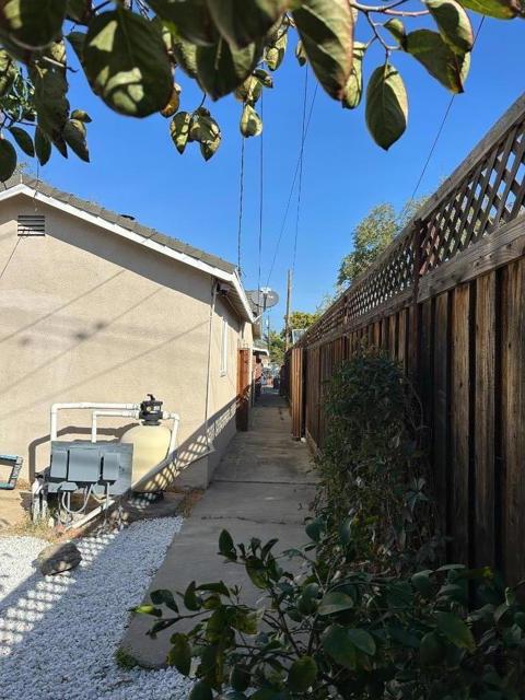 130 E 21st Street, Tracy CA: https://media.crmls.org/mediaz/aeb02306-e5b1-4d03-b61d-c94886201df0.jpg