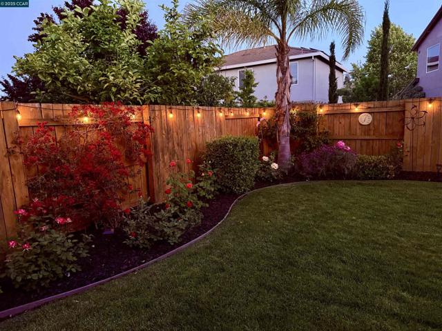 369 Myrtle Ln, Oakley CA: https://media.crmls.org/mediaz/aeb0312b-6ccd-4a3e-808c-187e12793479.jpg