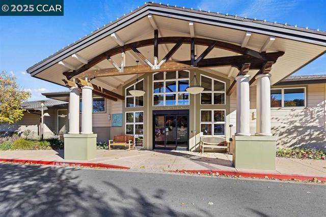 2854 Saklan Indian Dr, Walnut Creek CA: https://media.crmls.org/mediaz/aeb053aa-cb33-42aa-8dec-b50539251ea6.jpg