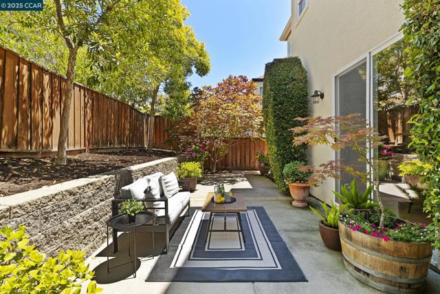 1560 Craiglee Way, San Ramon CA: https://media.crmls.org/mediaz/aeb0d04e-aecb-4617-a64d-827528ba3387.jpg