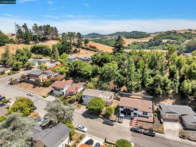 2690 Doidge Ave, Pinole CA: https://media.crmls.org/mediaz/aeb1307d-ba2b-4ca8-9d6b-2f8b1308a491.jpg